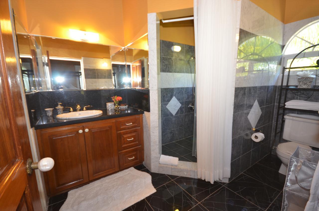 Summerhill Four Bedroom Villa Teluk Montego Bagian luar foto